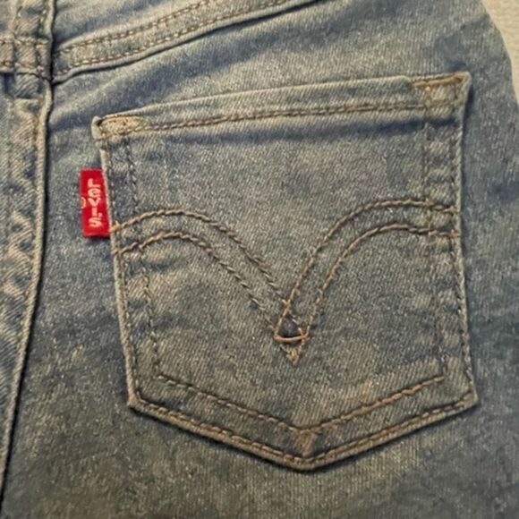 Levi’s 2T light wash 5-pocket belted zippered button closure blue denim shorts - Picture 7 of 10